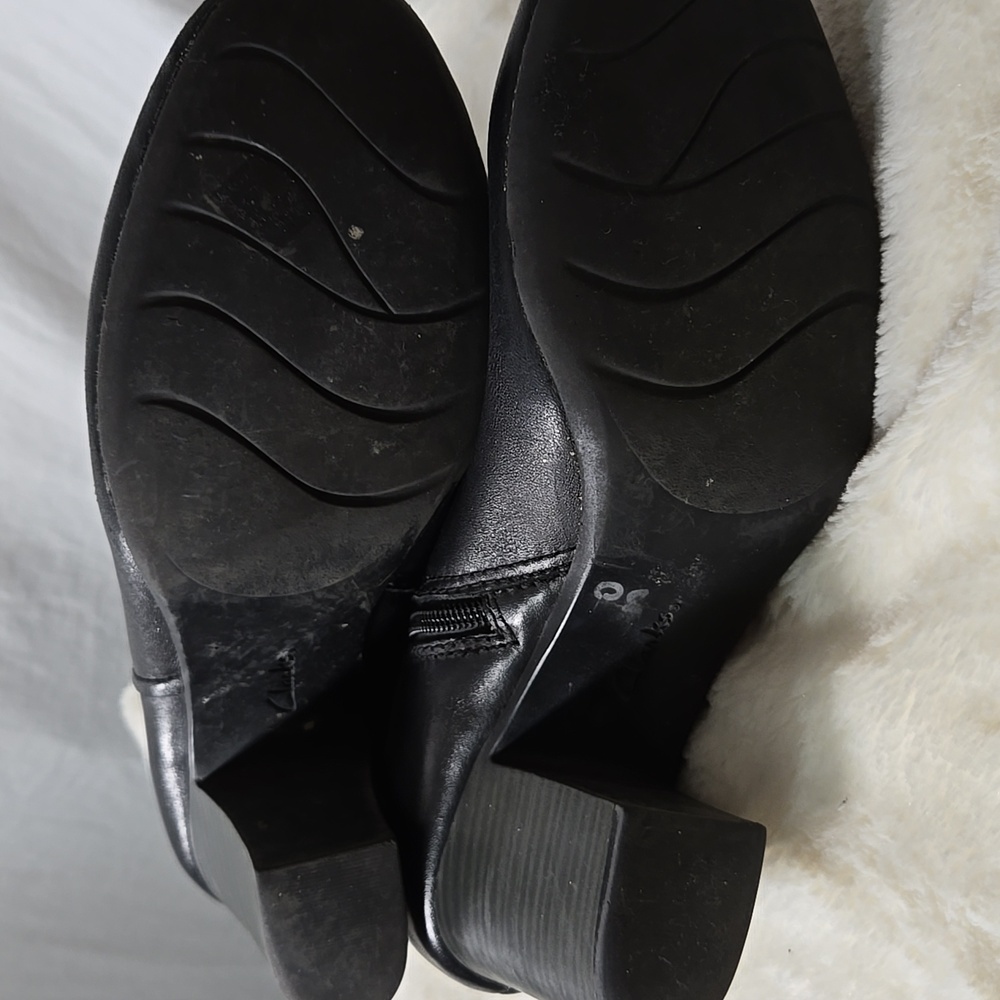 Clarks Black Leather Heeled Ankle Boots  Size 10 - Picture 5 of 7